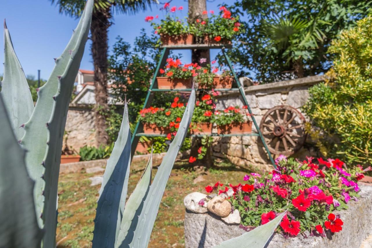 Anamarija Apartments Near The Beach And The Fantastic Adria Sea With Over 10 Small Islands Close By 푼타나 외부 사진