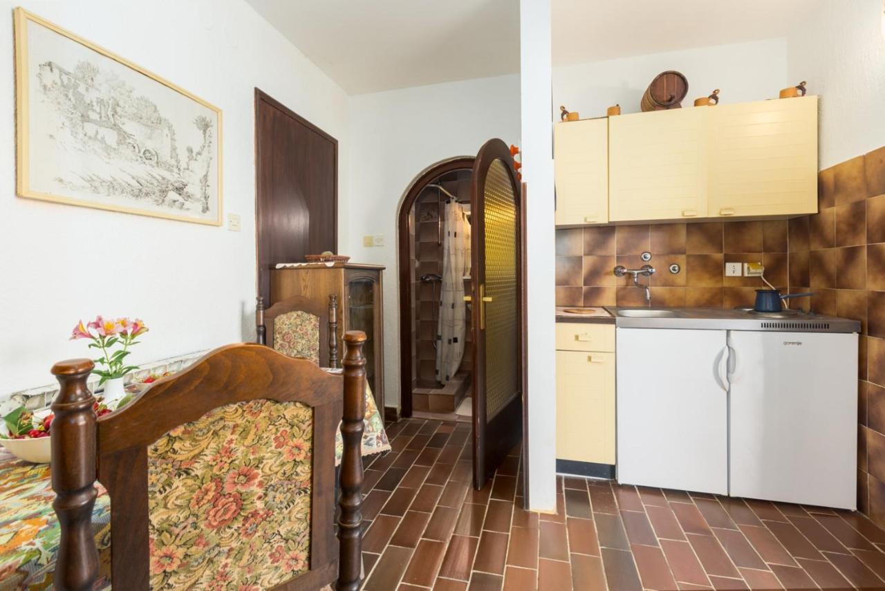 Anamarija Apartments Near The Beach And The Fantastic Adria Sea With Over 10 Small Islands Close By 푼타나 외부 사진