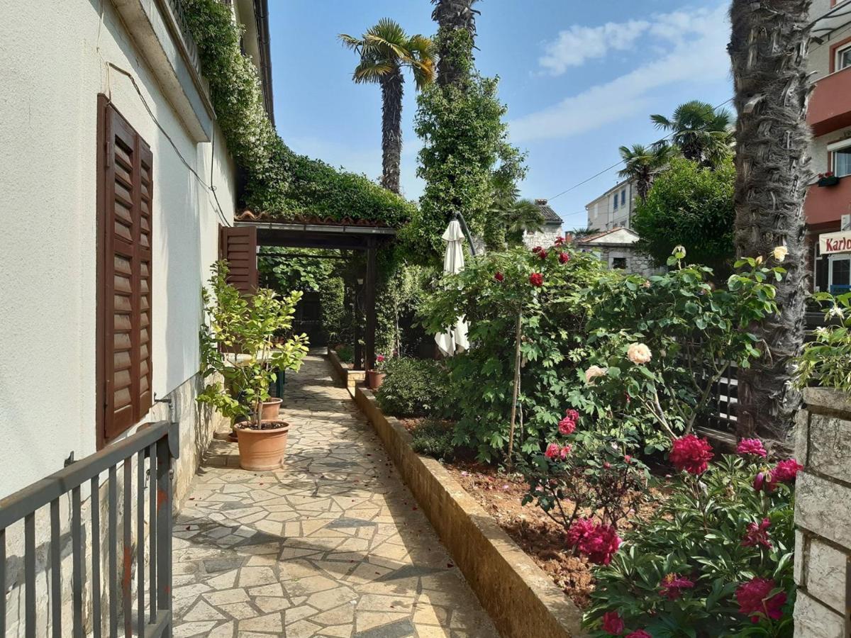 Anamarija Apartments Near The Beach And The Fantastic Adria Sea With Over 10 Small Islands Close By 푼타나 외부 사진