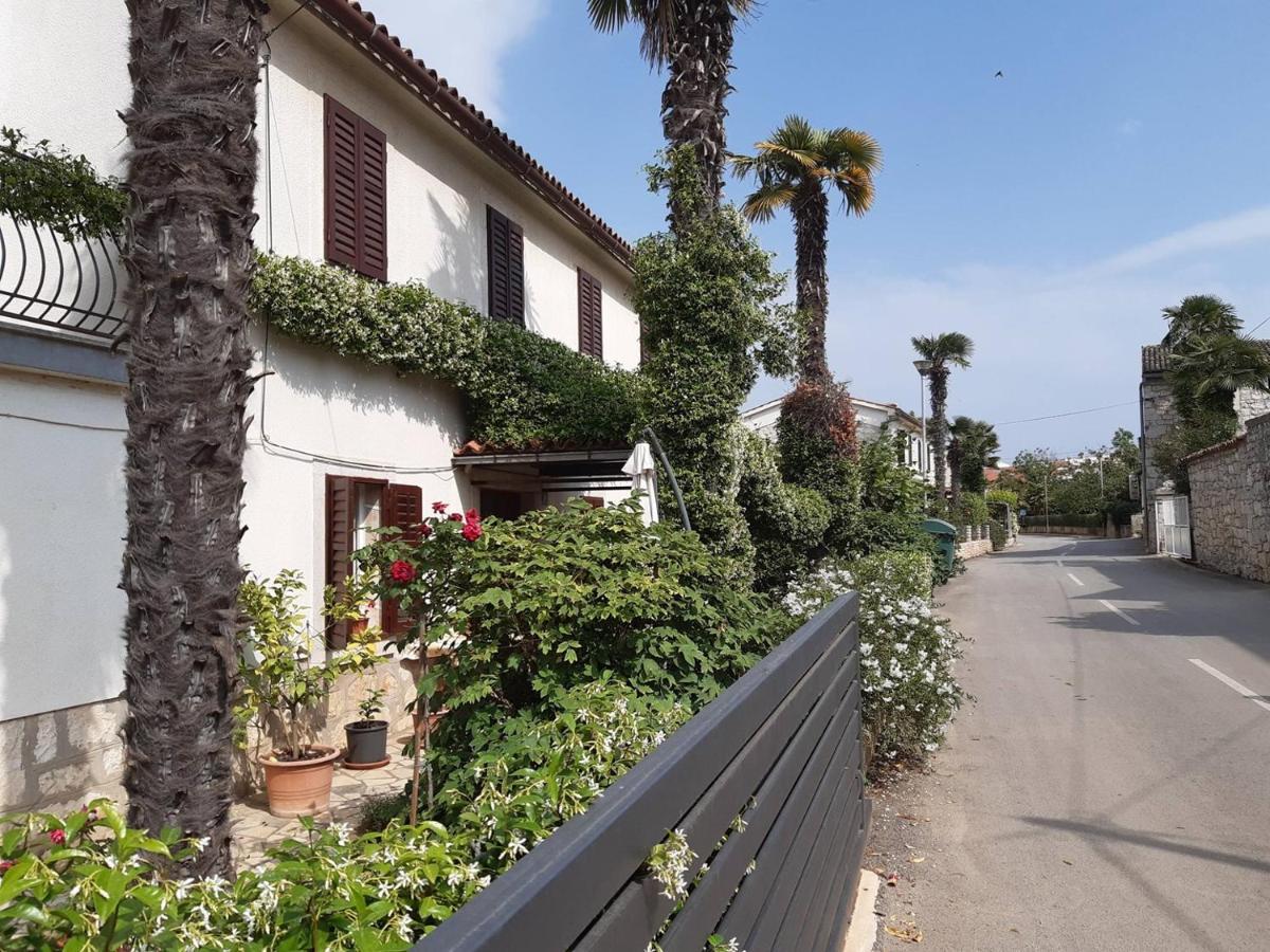 Anamarija Apartments Near The Beach And The Fantastic Adria Sea With Over 10 Small Islands Close By 푼타나 외부 사진
